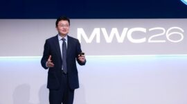 Yuan Yuan, President of Huawei Data Storage Product Line, delivering a keynote speech