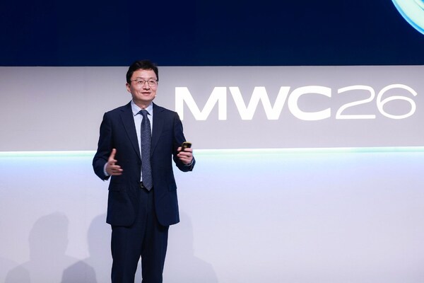 Yuan Yuan, President of Huawei Data Storage Product Line, delivering a keynote speech