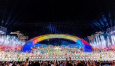 Suasana Pertunjukan Langsung Lagu Tema Pembukaan