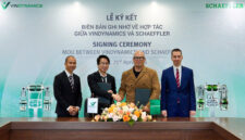 (from left) Mr. Nguyen Quang Vinh, Chief Technology Officer (VinDynamics), Mr. Le Minh, Director of Hardware (VinDynamics), Prof. Han Boon Siew, Head of Humanoid Asia/Pacific (Schaeffler), and Mr. Maximilian Fiedler, Regional CEO Asia/Pacific (Schaeffler) at the MOU signing ceremony.
